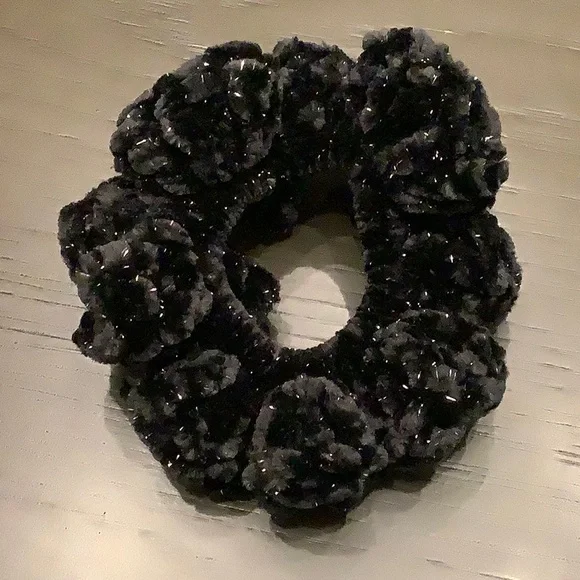 Available Scrunchie colors! Juicy Couture Velvet Yarn Scrunchies Price For 1 - Picture 7 of 7